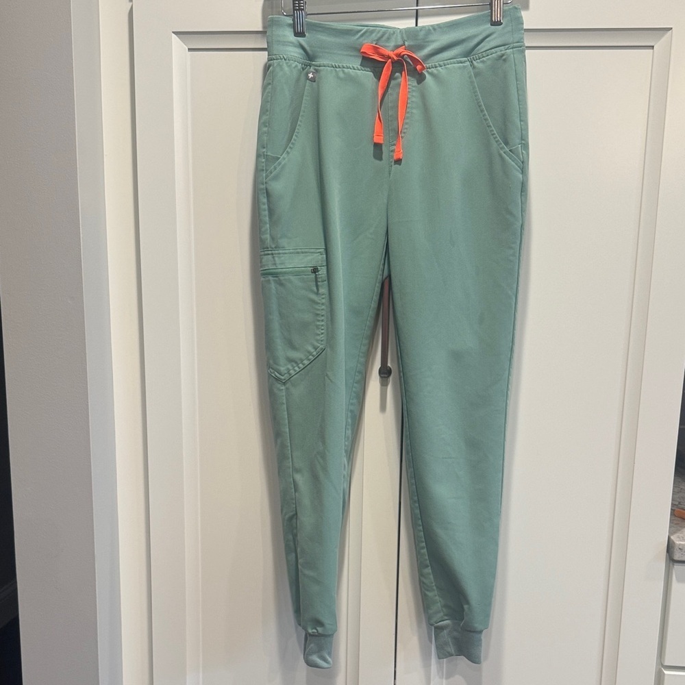 Figs Tech Collection Scrub Pants - Picture 2 of 7